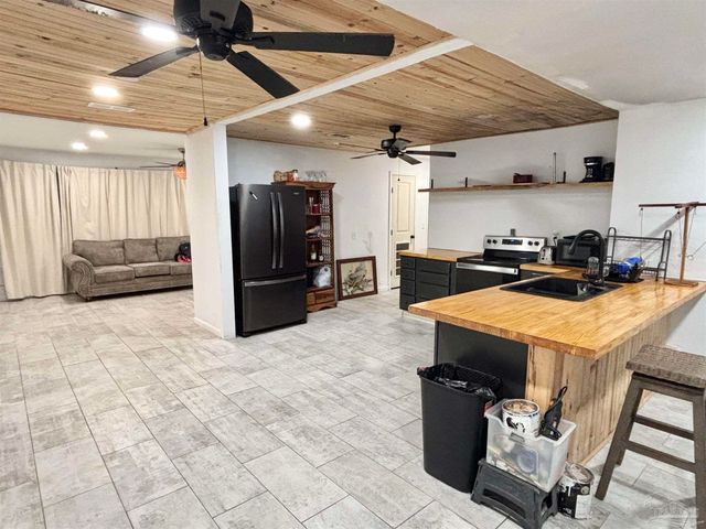 4832 W Spencer Field Rd, Pace, FL 32571