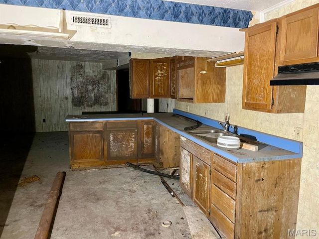 720 Henry Street, Alton, IL 62002