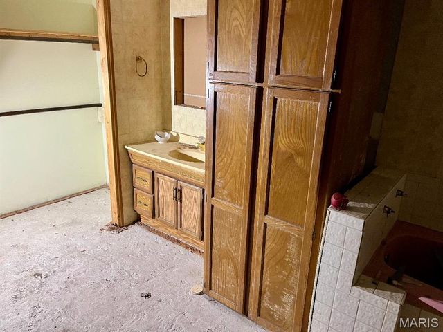 720 Henry Street, Alton, IL 62002