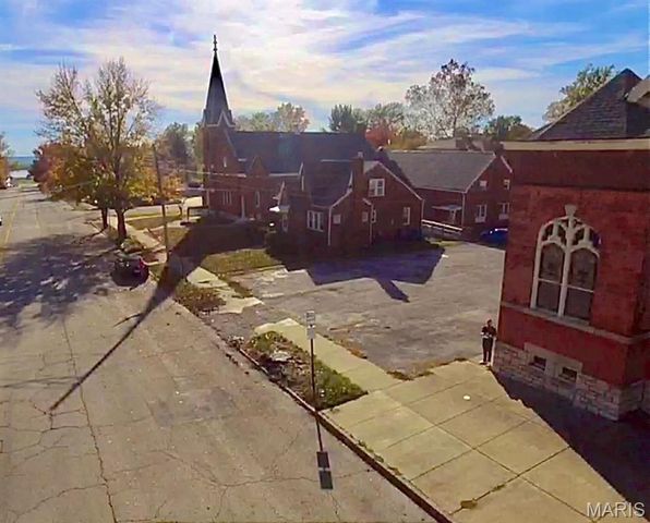 720 Henry Street, Alton, IL 62002