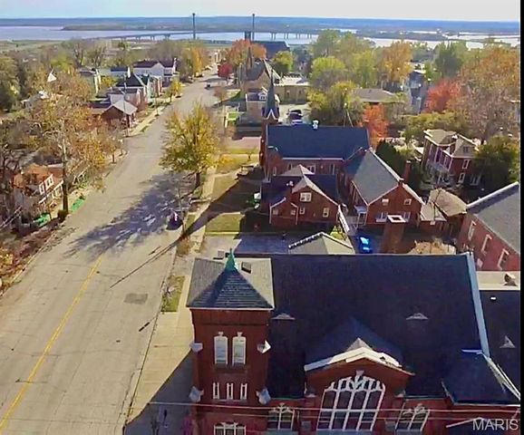 720 Henry Street, Alton, IL 62002
