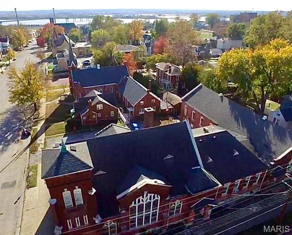 720 Henry Street, Alton, IL 62002