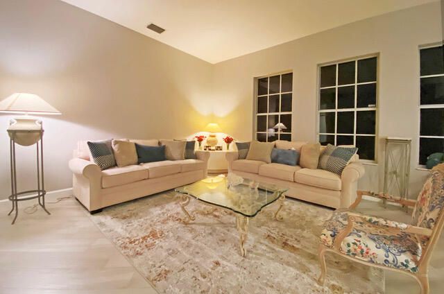 714 Pinehurst Way, Palm Beach Gardens, FL 33418