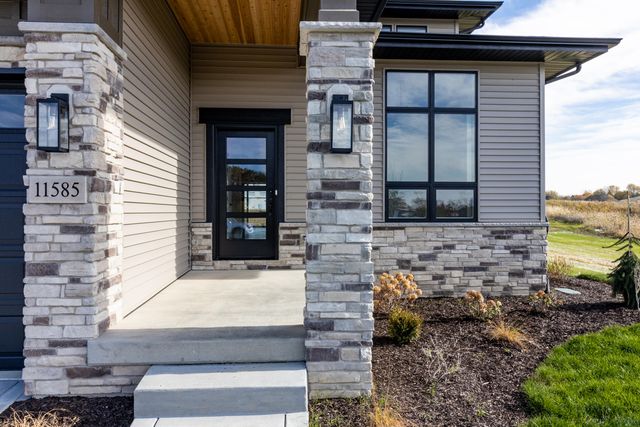 7620 E 115th Avenue, Crown Point, IN 46307