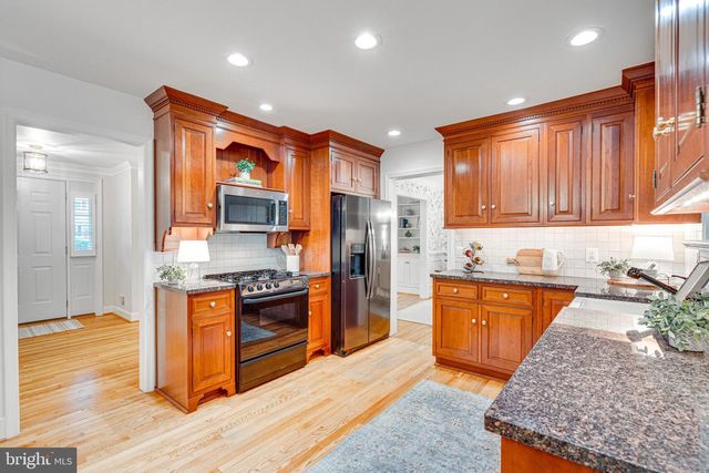 5135 RICHARDSON DR, Fairfax, VA 22032