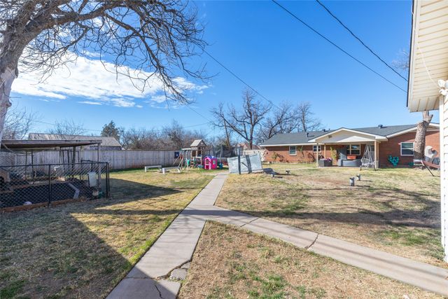 715 Avenue J, Anson, TX 79501