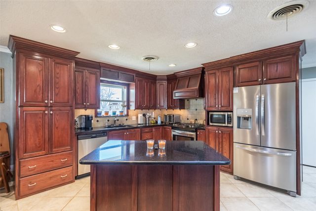 715 Avenue J, Anson, TX 79501