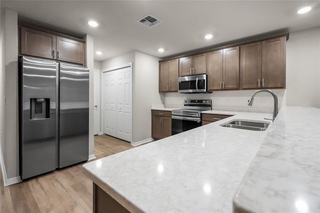 2726 IDYLL LAKES CIRCLE, Plant City, FL 33566
