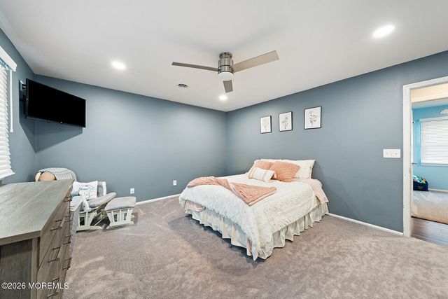 5 Sanders Drive, Middletown, NJ 07748