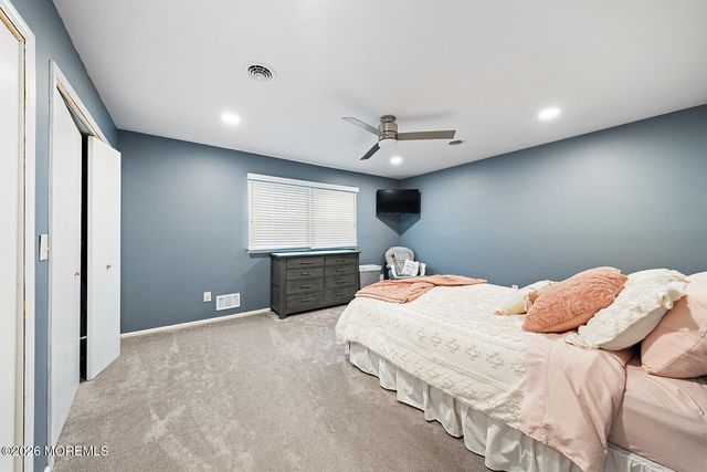 5 Sanders Drive, Middletown, NJ 07748