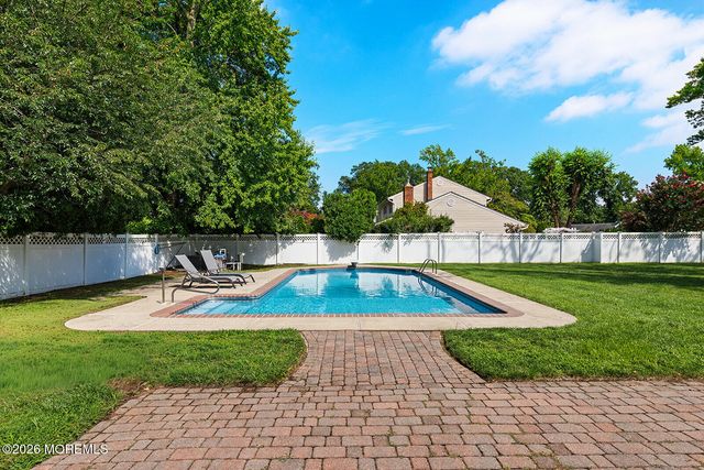 5 Sanders Drive, Middletown, NJ 07748