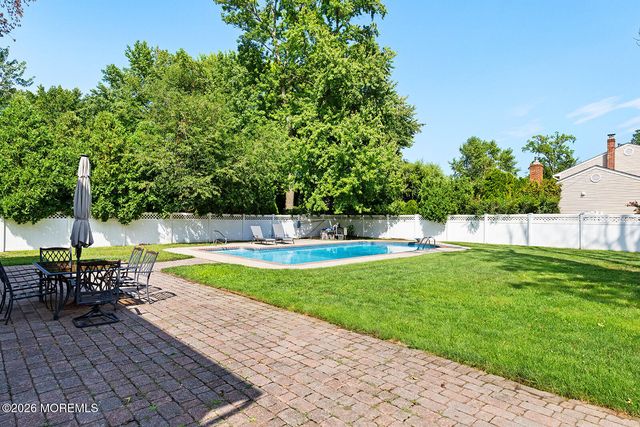 5 Sanders Drive, Middletown, NJ 07748