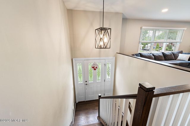 5 Sanders Drive, Middletown, NJ 07748