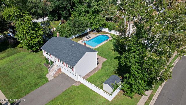 5 Sanders Drive, Middletown, NJ 07748