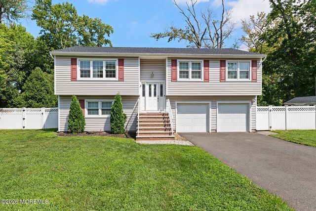 5 Sanders Drive, Middletown, NJ 07748