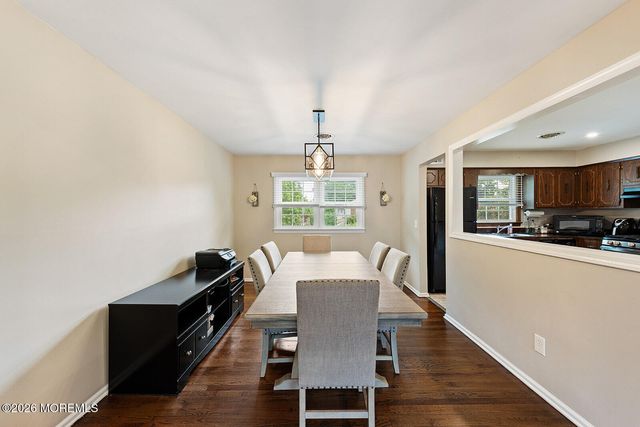 5 Sanders Drive, Middletown, NJ 07748