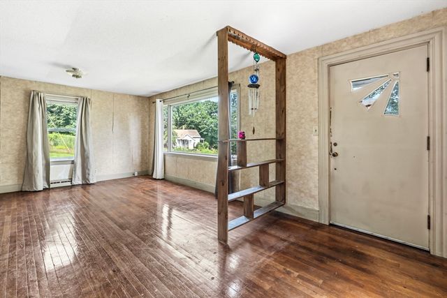 8 Underwood Ave, Easthampton, MA 01027