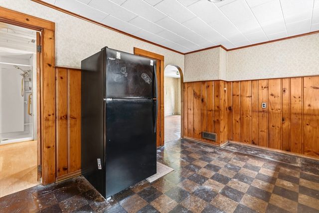 8 Underwood Ave, Easthampton, MA 01027