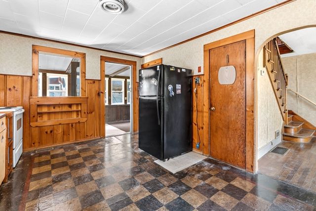 8 Underwood Ave, Easthampton, MA 01027