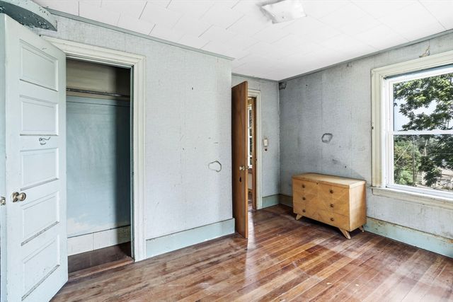 8 Underwood Ave, Easthampton, MA 01027