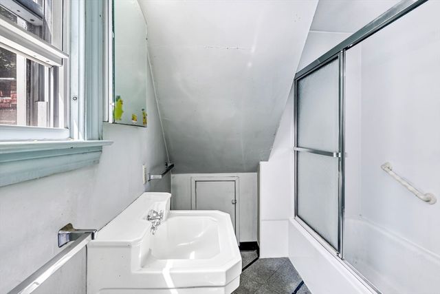 8 Underwood Ave, Easthampton, MA 01027