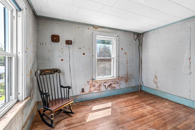 8 Underwood Ave, Easthampton, MA 01027