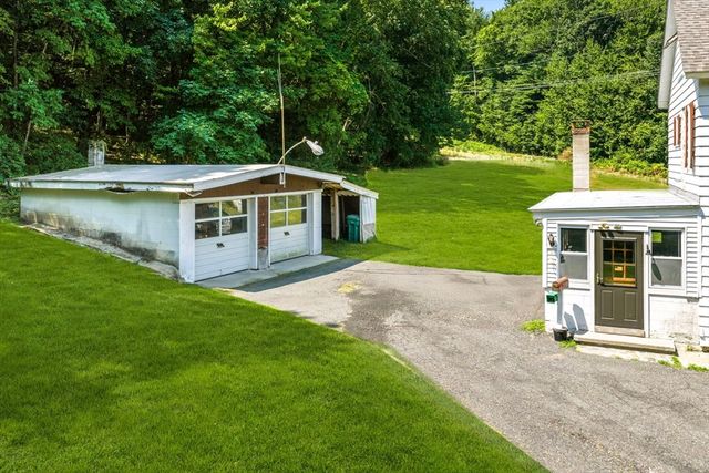 8 Underwood Ave, Easthampton, MA 01027