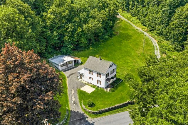 8 Underwood Ave, Easthampton, MA 01027