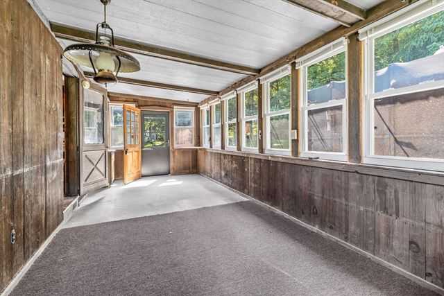 8 Underwood Ave, Easthampton, MA 01027