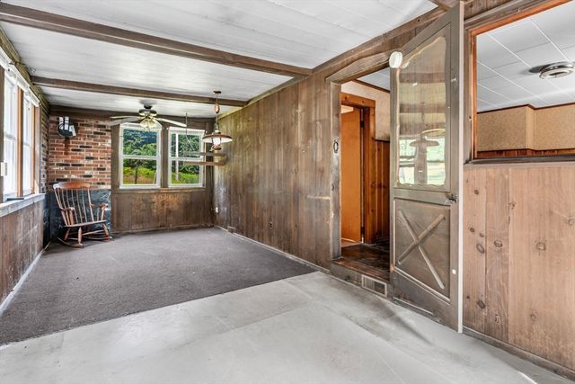 8 Underwood Ave, Easthampton, MA 01027