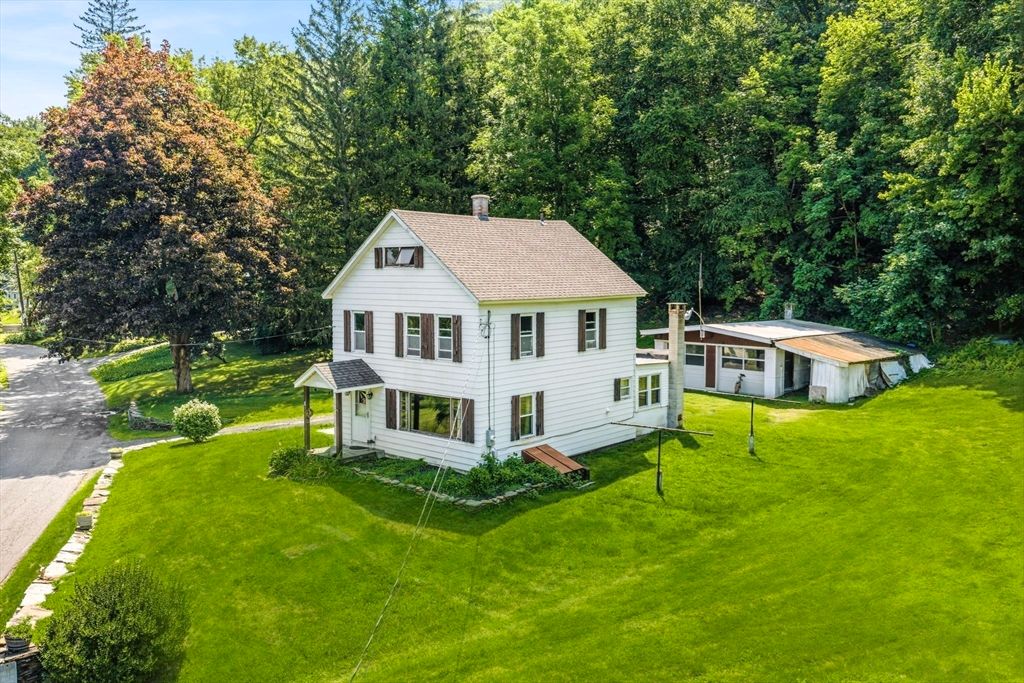 8 Underwood Ave, Easthampton, MA 01027