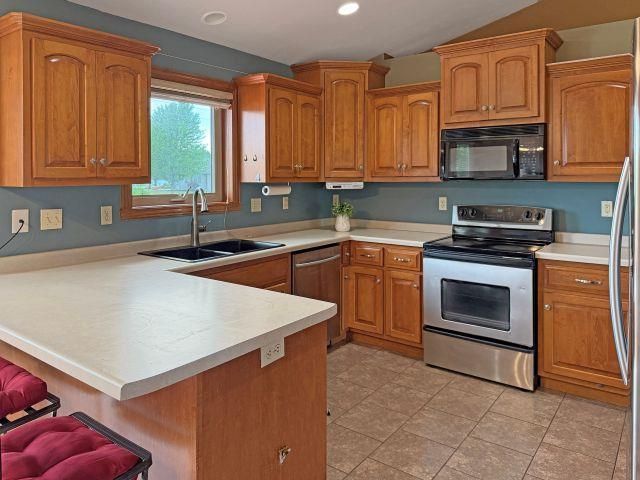 3136 EGAN LANE, Green Bay, WI 54311