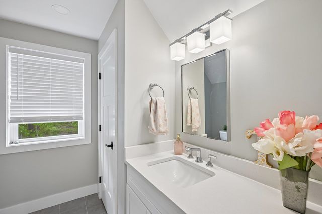 109 Harvard Avenue, Auburn, NH 03032