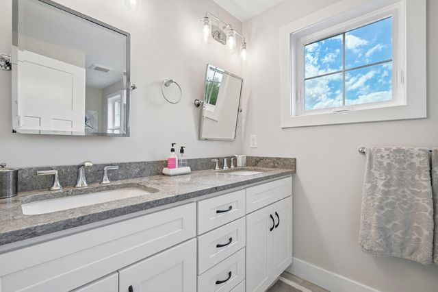 109 Harvard Avenue, Auburn, NH 03032