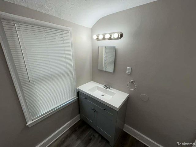 20412 Steel Street, Detroit, MI 48235