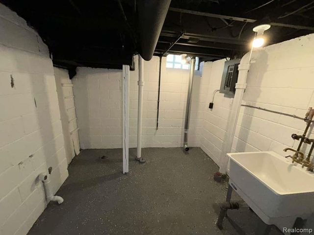 20412 Steel Street, Detroit, MI 48235