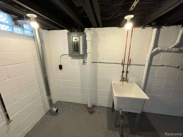 20412 Steel Street, Detroit, MI 48235