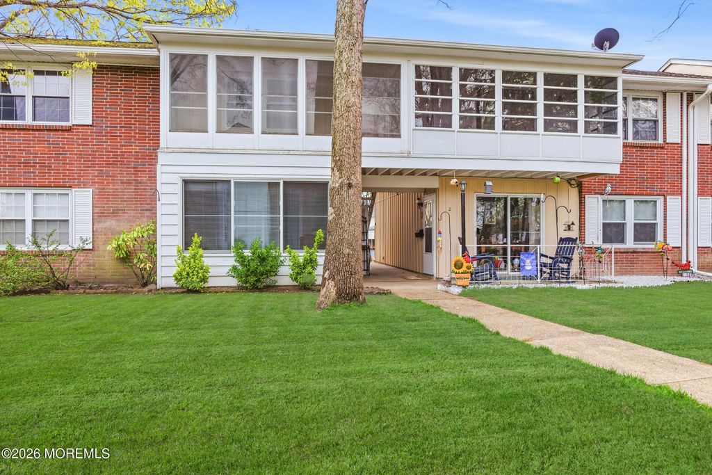 48G Cambridge Court, Lakewood, NJ 08701