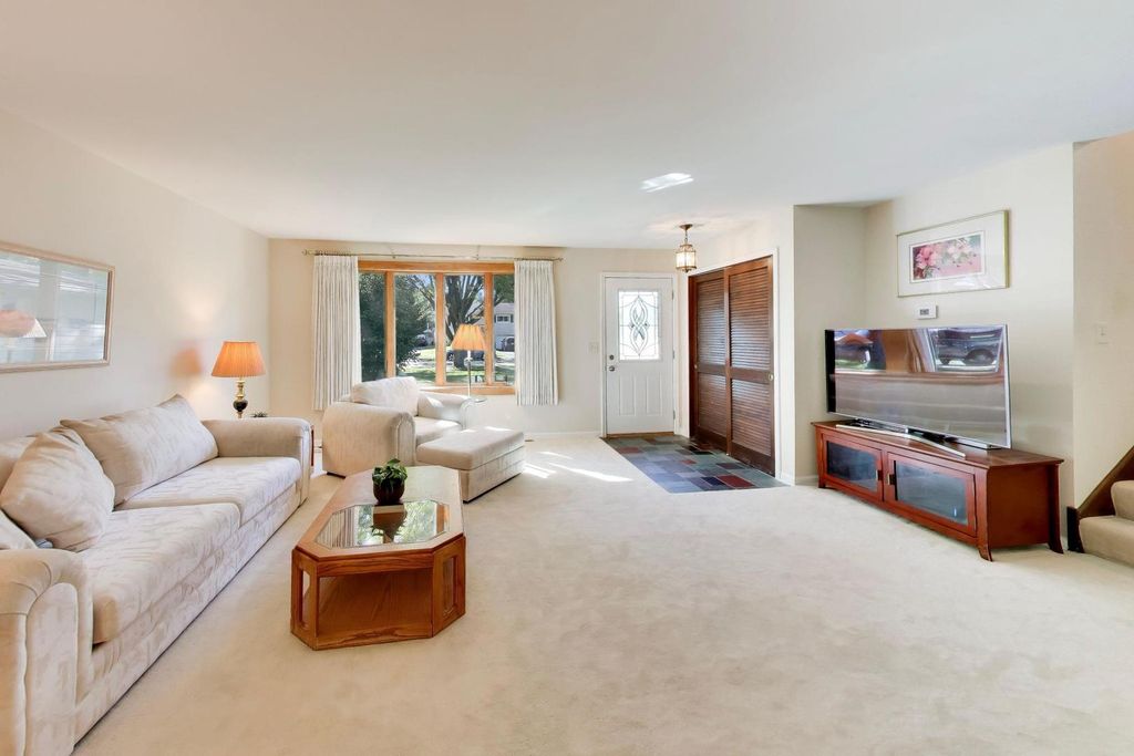 1411 E wilson Avenue, Wheaton, IL 60189 — photo 2