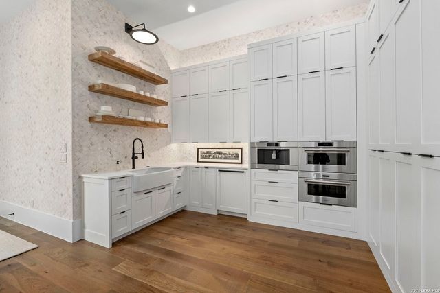 3672 Clubs Dr, Boerne, TX 78006