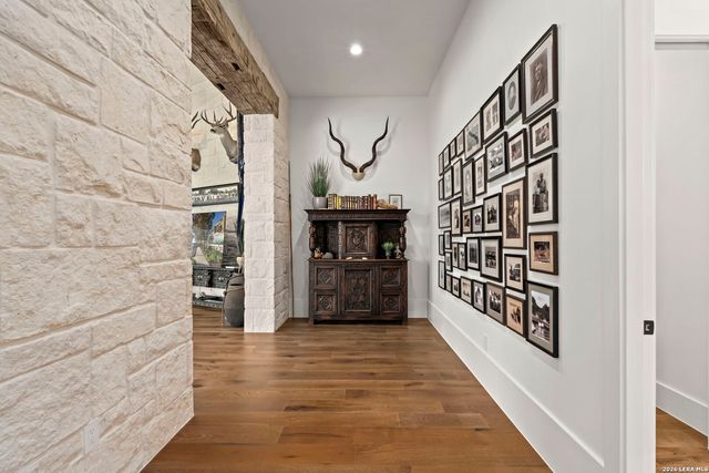 3672 Clubs Dr, Boerne, TX 78006