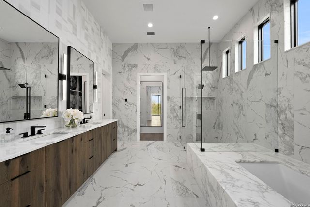 3672 Clubs Dr, Boerne, TX 78006