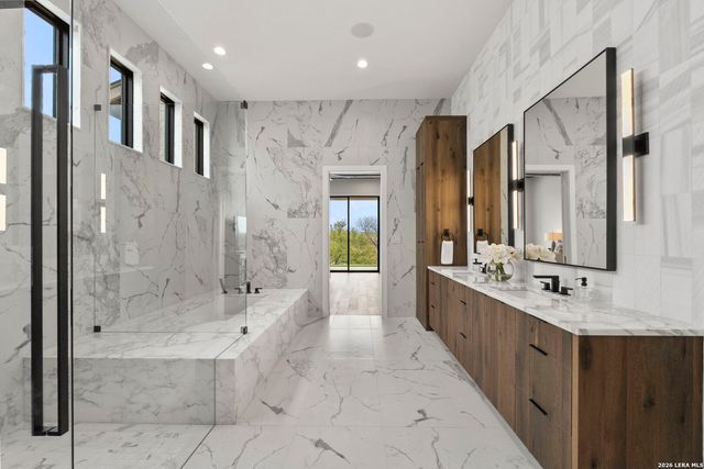 3672 Clubs Dr, Boerne, TX 78006