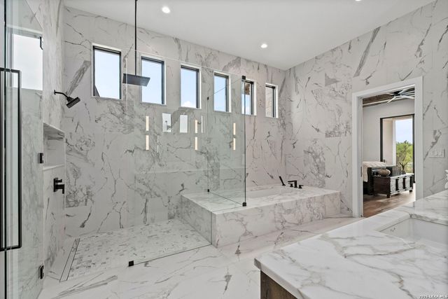 3672 Clubs Dr, Boerne, TX 78006