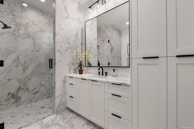 3672 Clubs Dr, Boerne, TX 78006