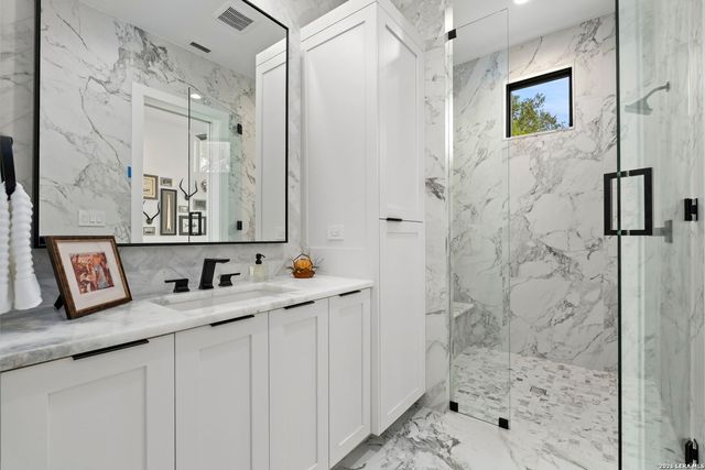 3672 Clubs Dr, Boerne, TX 78006