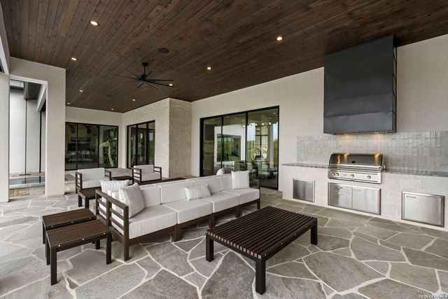 3672 Clubs Dr, Boerne, TX 78006