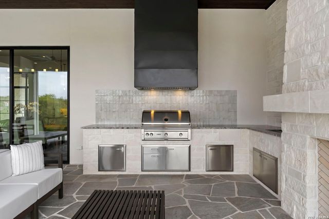 3672 Clubs Dr, Boerne, TX 78006