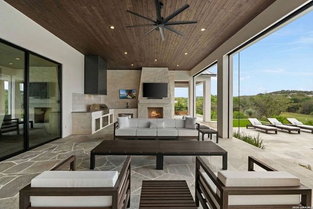 3672 Clubs Dr, Boerne, TX 78006