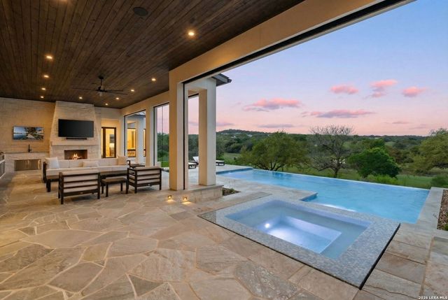 3672 Clubs Dr, Boerne, TX 78006